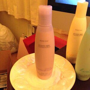 Mary Kay Private Spa Collection Embrace Romance Body Wash (NOS)